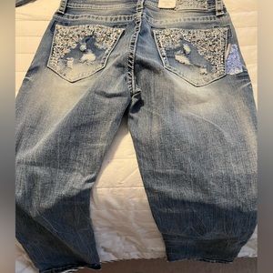 Grace in L.A. Embellished Capri Jeans 26  Embroidered Rhinestone Distressed NWT